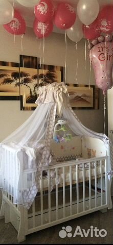 Детская кроватка с маятником и ящиком