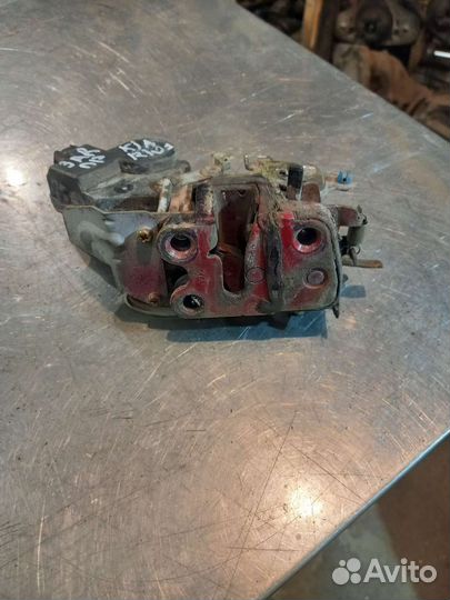 Замки задних дверей Kia Rio 1