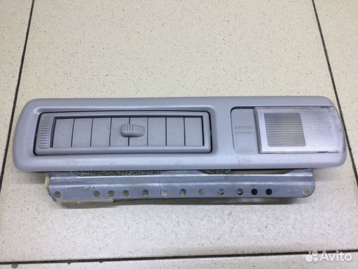 Плафон салонный правый Toyota Highlander 2grfe