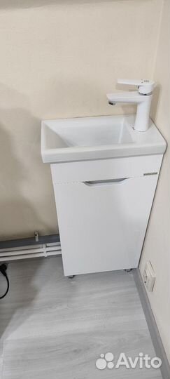Раковина с тумбой