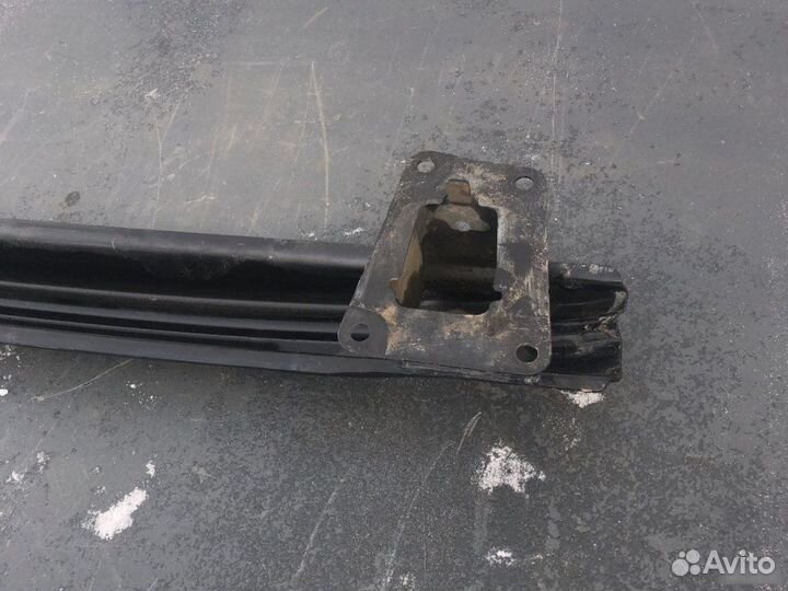 Усилитель бампера задний Volkswagen Passat 315