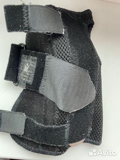 Ортез для кисти с металической пластинрй