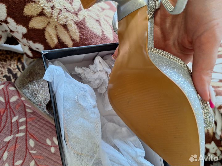 Босоножки женские