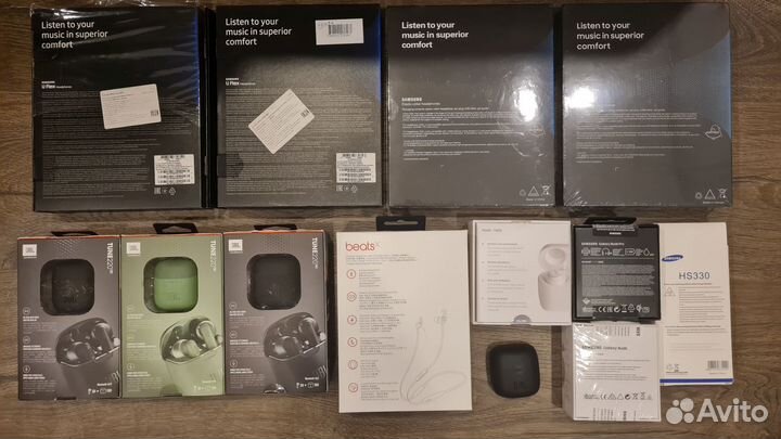 Коллекция наушников, 13 пар JBL Samsung