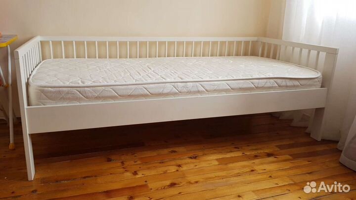 Продам детскую кровать с матрасом