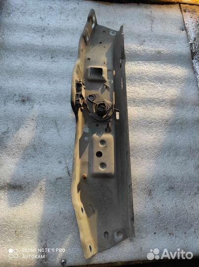 Верхняя планка радиатора Opel Astra h