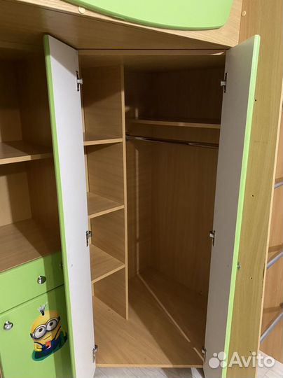 Кровать чердак со столом и шкафом