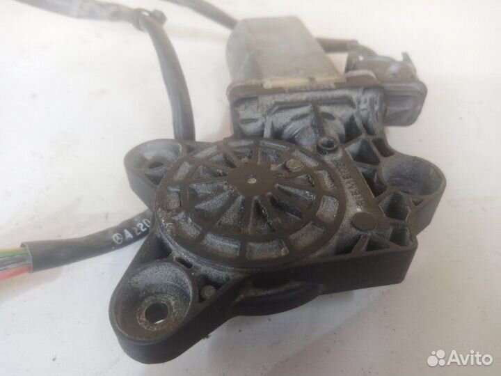 Мотор стеклоподъемника передний правый Mercedes