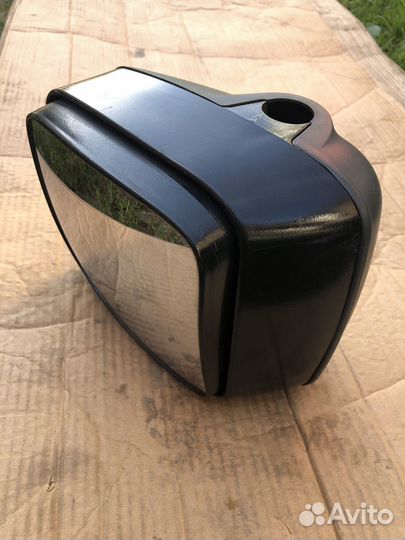 Боковое зеркало на грузовик