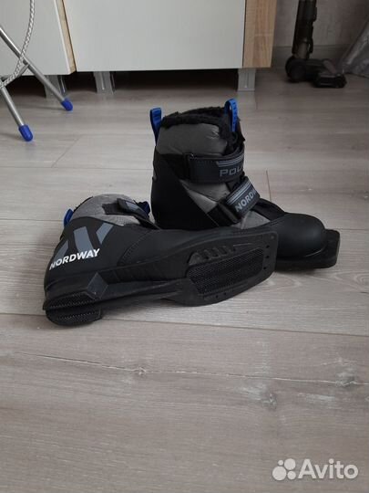 Лыжные ботинки размер 35