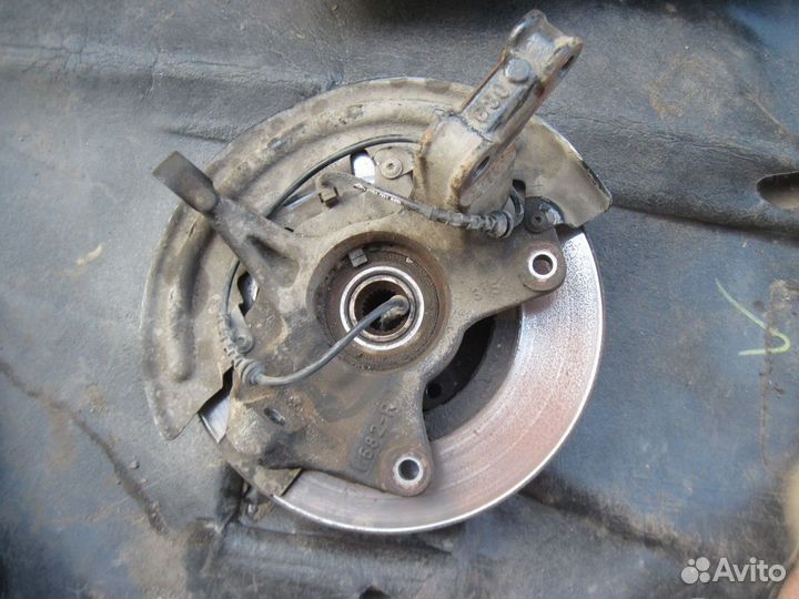 Кулаки поворотные Renault Megane флюенс