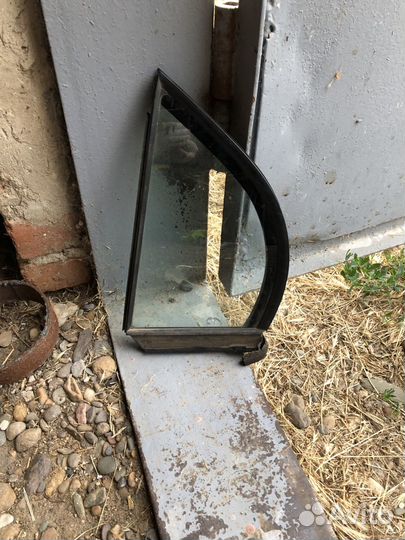 Стекло форточка задней левой двери Honda Civic EK3