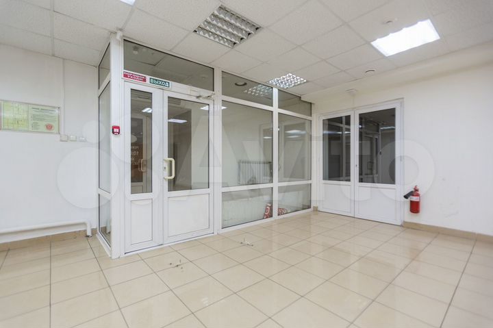 Торговая площадь, цоколь, 90 м²