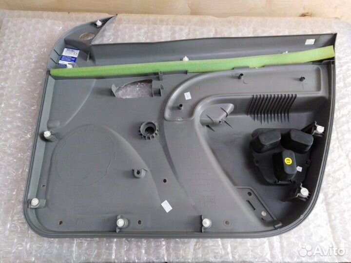 Обшивка двери передняя левая Renault Logan 2005