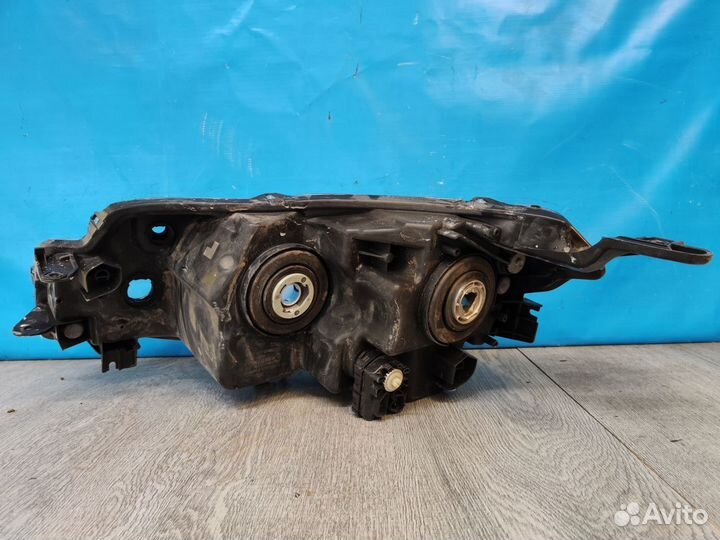 Фара правая Suzuki Vitara 2 2015-2024