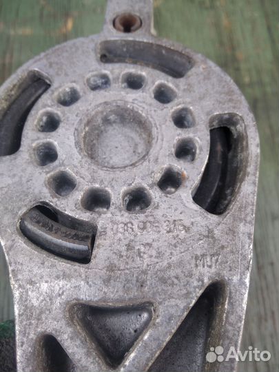 Натяжной ролик VW Passat b6 BKP tdi 2л