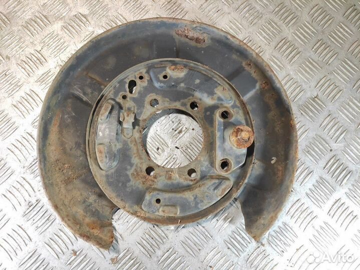 Щит опорный Subaru Tribeca B9