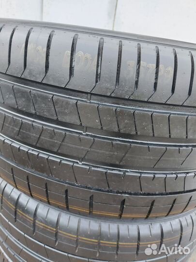 Pirelli P Zero PZ4 275/45 R21 и 315/40 R21 111Y