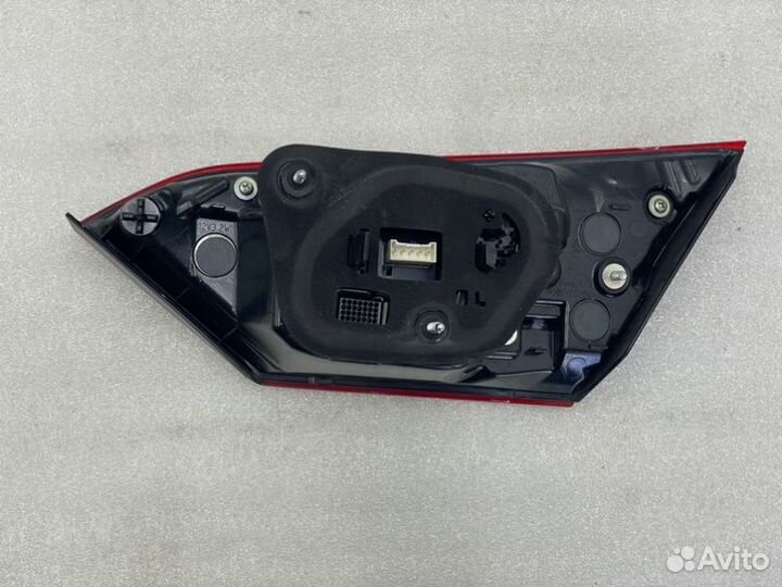 Фонарь внутренний задний левый Toyota Camry