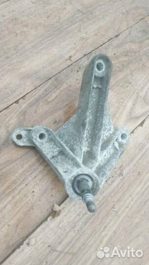 Опора коробки Renault Logan 2 седан 1.6 К7М 2015