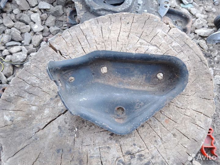 Кронштейн двигателя Audi 80 b3