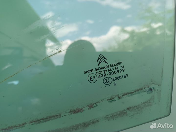 Стекло двери передней левой Ситроен Citroen-Peugeo