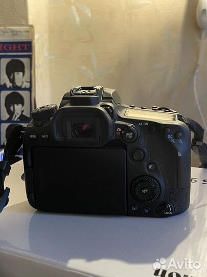 Зеркальный фотоаппарат canon 90D