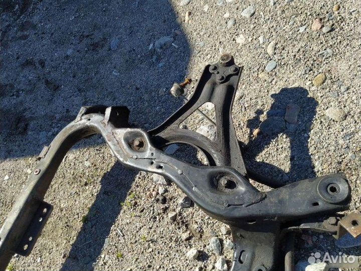 Подрамник передний Ford Mondeo 1 1995