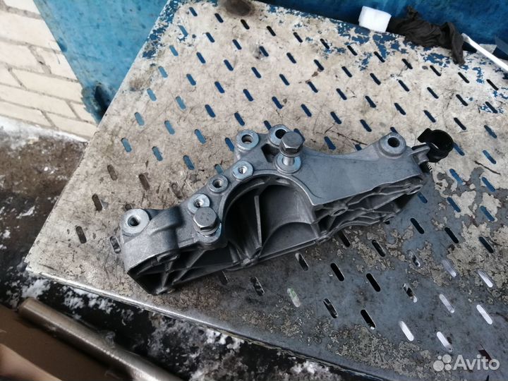 Кронштейн генератора B47D20 BMW X4 F26 X3 F25