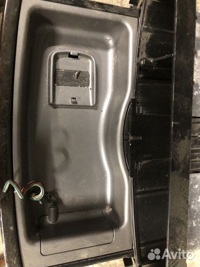 Вещевой ящик на BMW 7 series