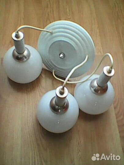 Светильник из 3-х стеклянных плафонов