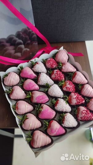 Клубника в шоколаде с натуральными посыпками