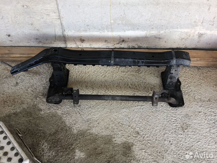 Усилитель бампера Mercedes ML63 w166