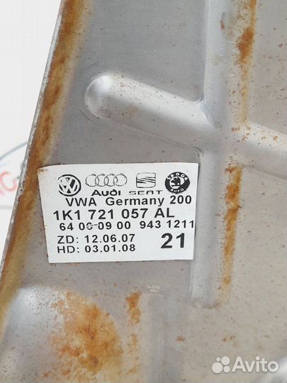 Кронштейн педали тормоза Volkswagen Passat B6 1.8