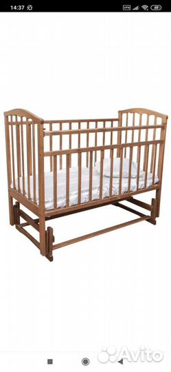Детская кроватка с маятником