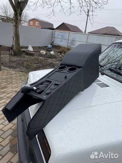 Консоль (подлокотник) Нива