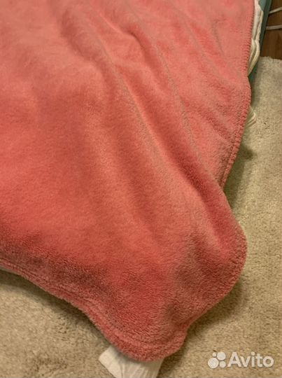 Пледы тонкие, цены в обьявлении