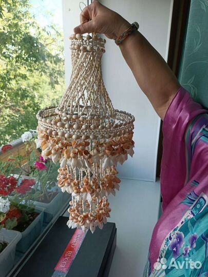 Подвесная люстра из ракушек