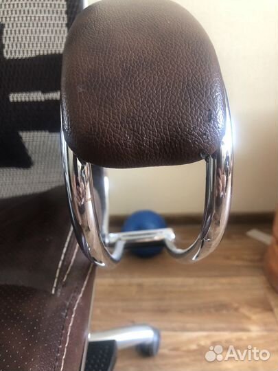 Компьютерное кресло