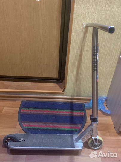 Трюковой самокат кастом в парк