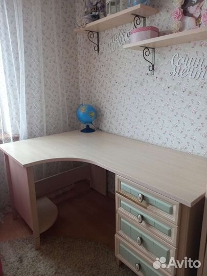 Угловой письменный стол