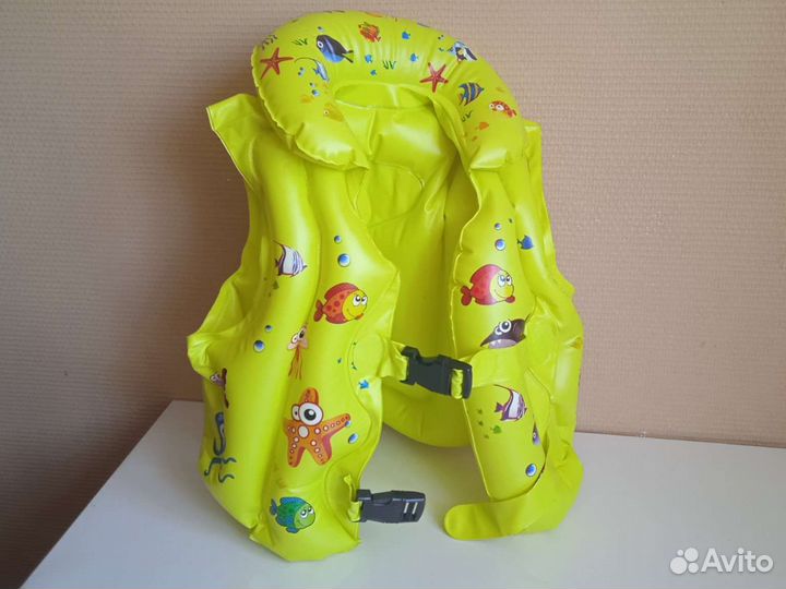 Жилет для плавания новый