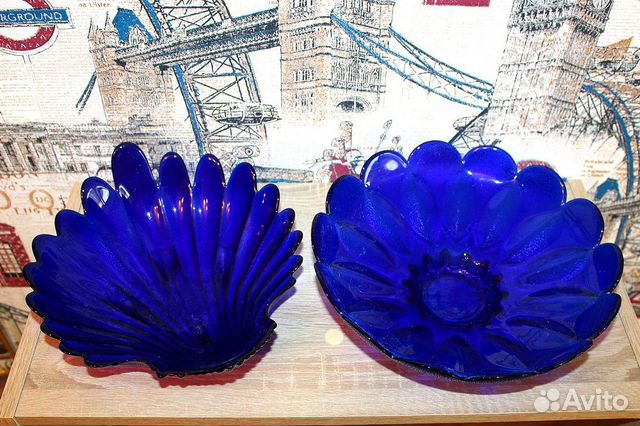 Ваза из синего стекла