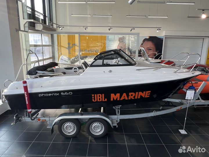 Катер «Phoenix 560»