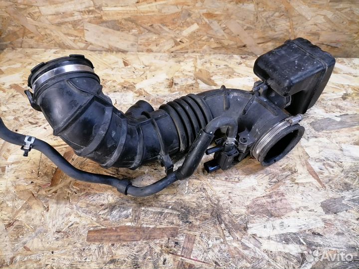 Патрубок дроссельной заслонки Toyota Avensis T25