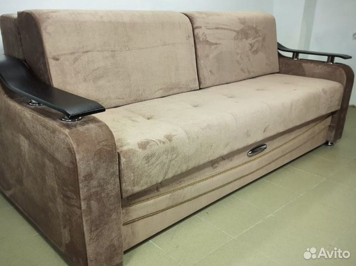 Диван на металлокаркасе