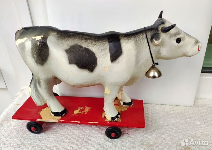 Игрушка СССР: Корова Зорька на колесиках