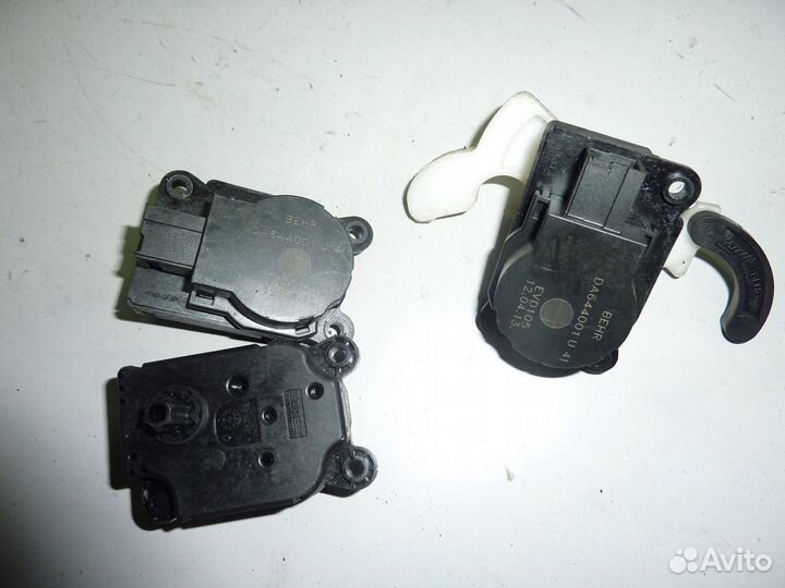 Opel Astra J Моторчик заслонки отопителя