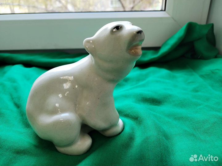 Фигурка фарфоровая Белый медведь лфз