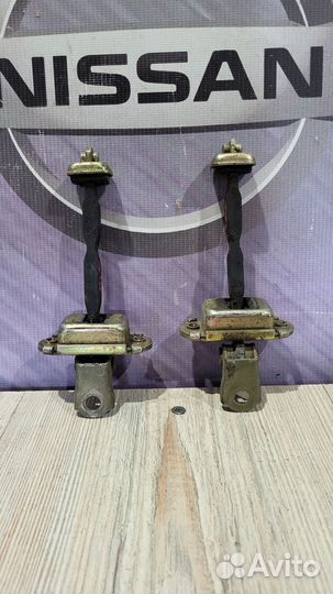 Ограничитель двери Nissan almera N16 Лев, Прав